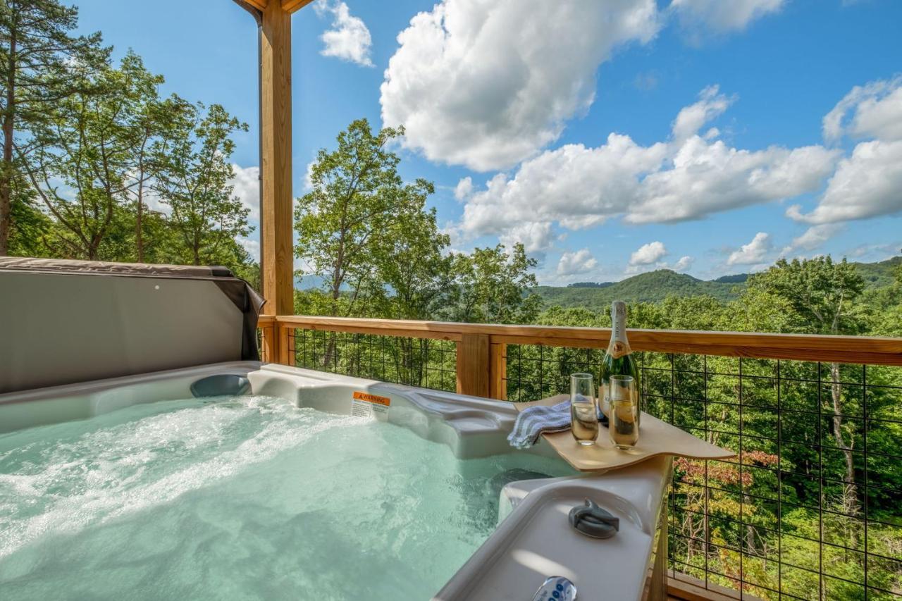New / 3 King Suites / Sleeps12 / View / 5 Mi To Pf / Hot Tub Sevierville Exterior foto